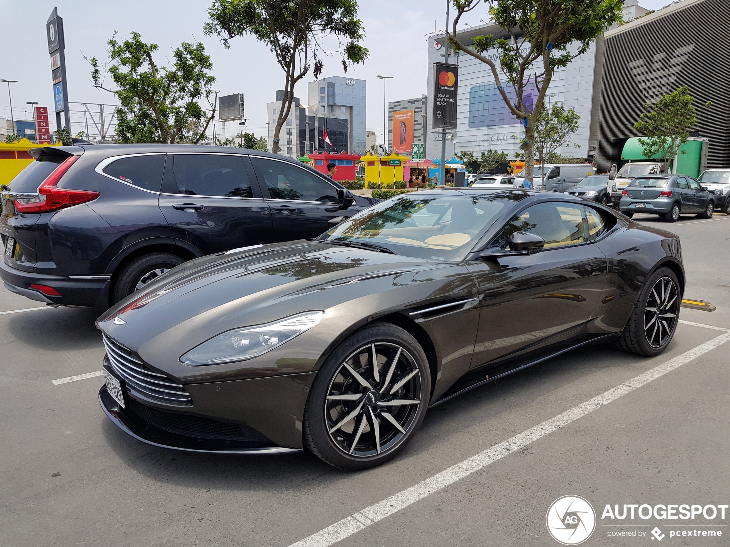 Aston Martin DB11