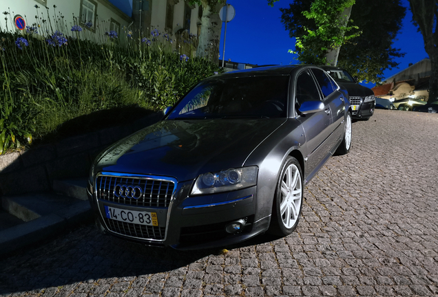 Audi S8 D3