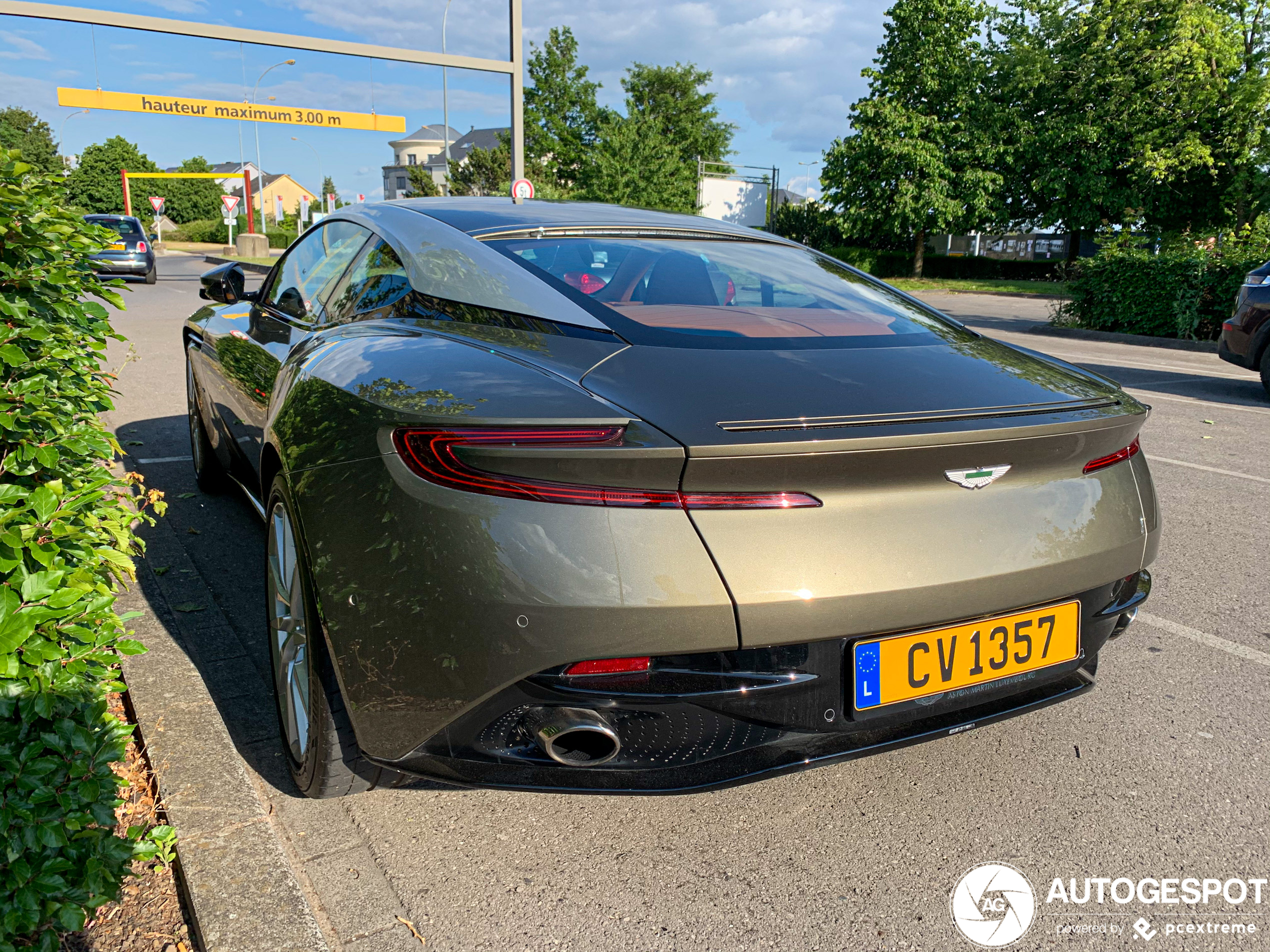 Aston Martin DB11