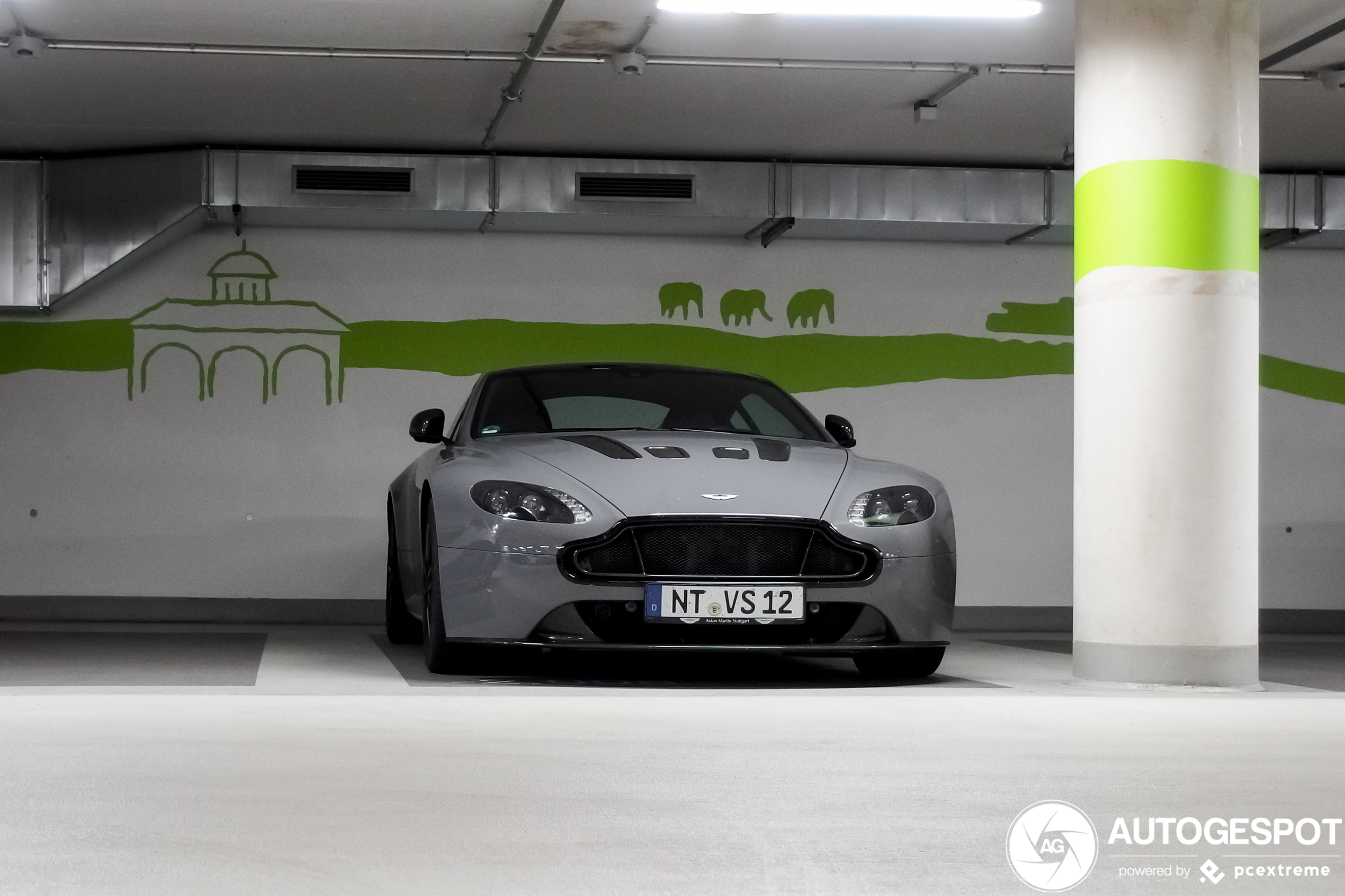 Aston Martin V12 Vantage S