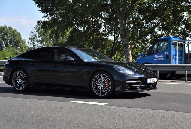 Porsche 971 Panamera Turbo