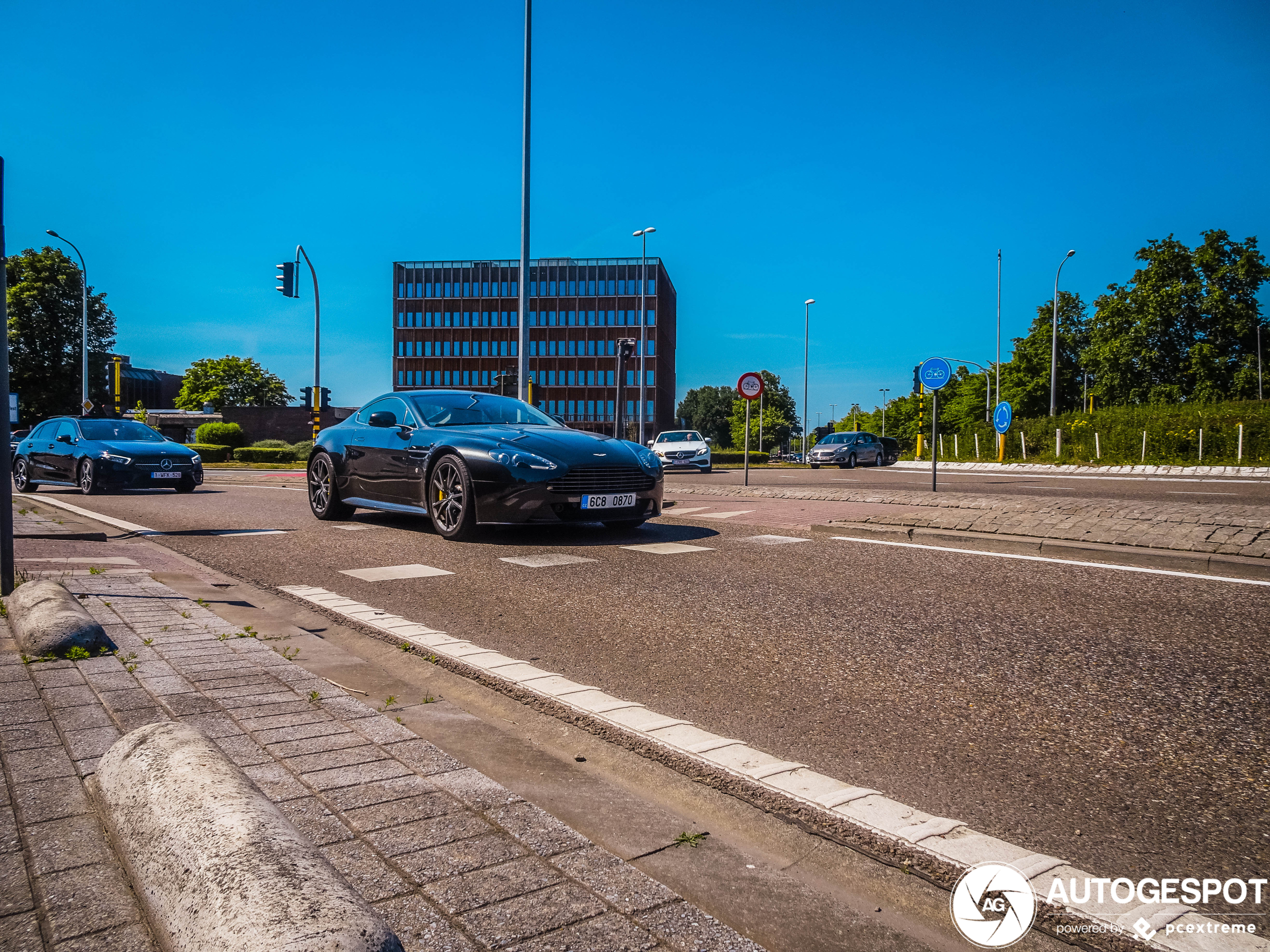 Aston Martin V8 Vantage S