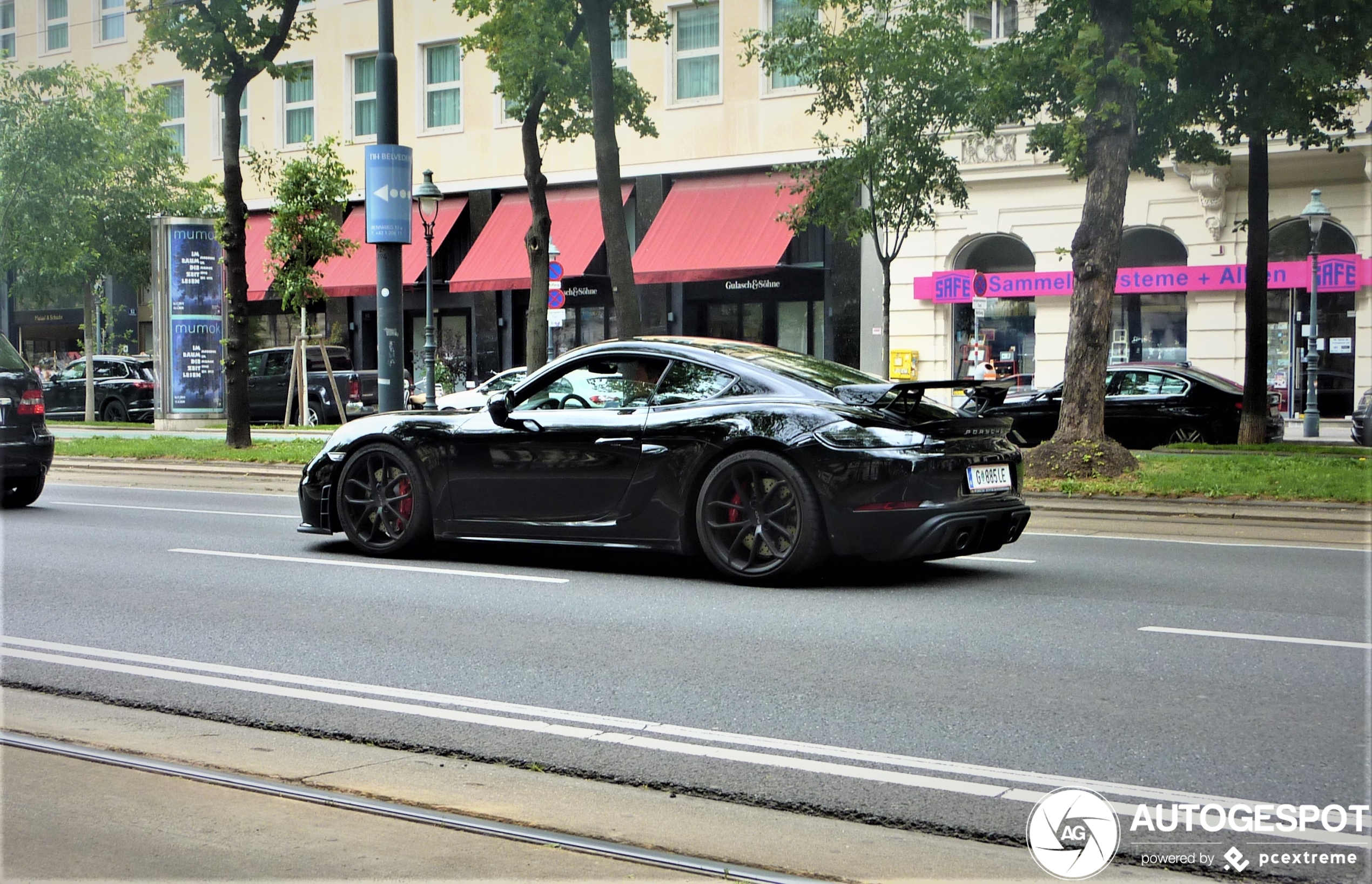 Porsche 718 Cayman GT4