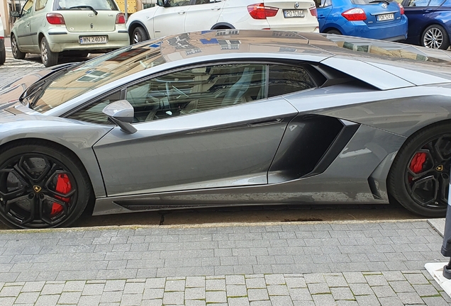 Lamborghini Aventador LP700-4