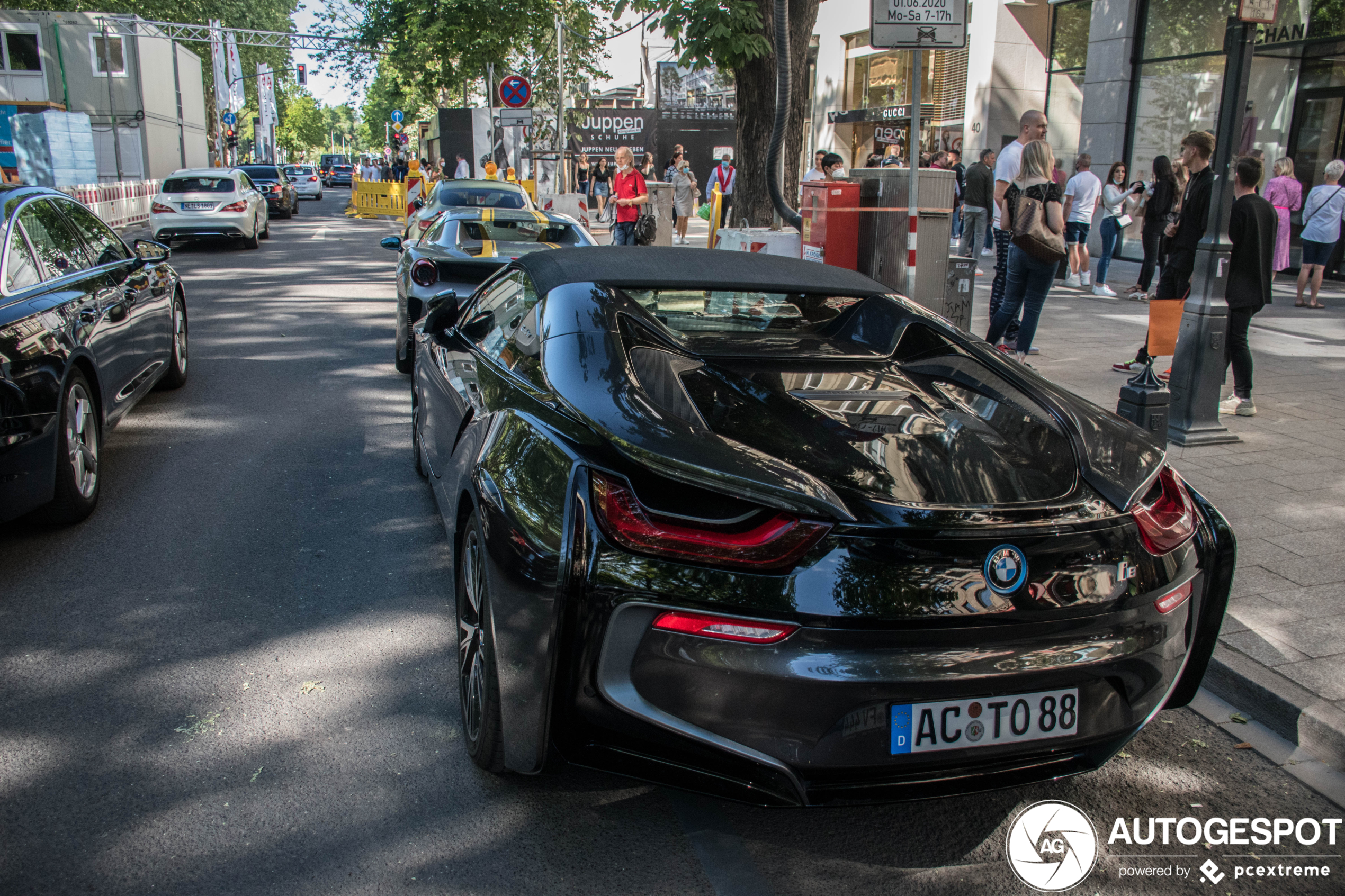 BMW i8 Roadster