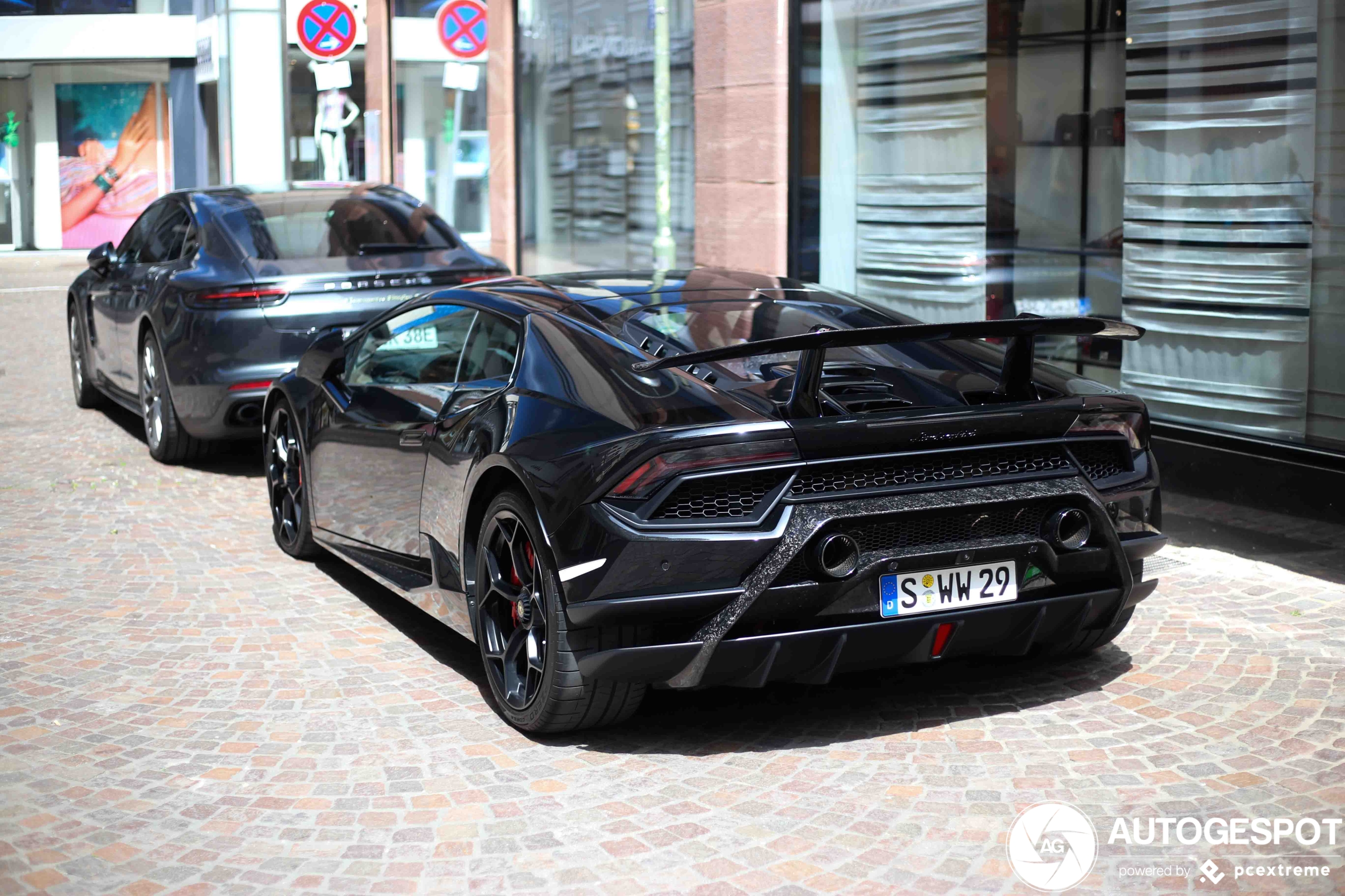 Lamborghini Huracán LP640-4 Performante