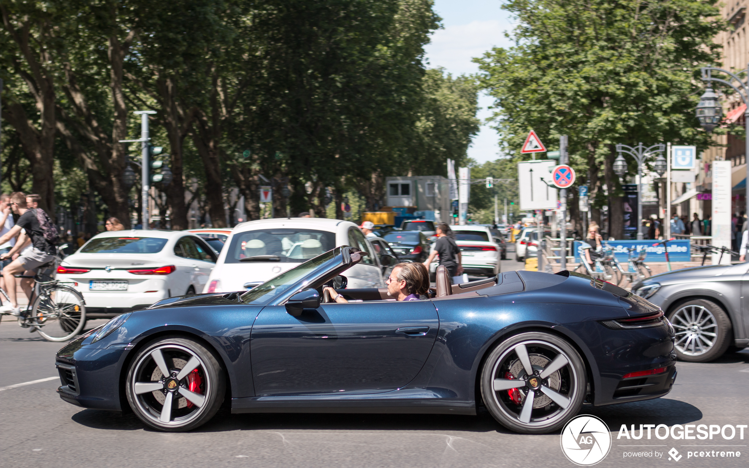 Porsche 992 Carrera 4S Cabriolet