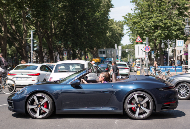 Porsche 992 Carrera 4S Cabriolet