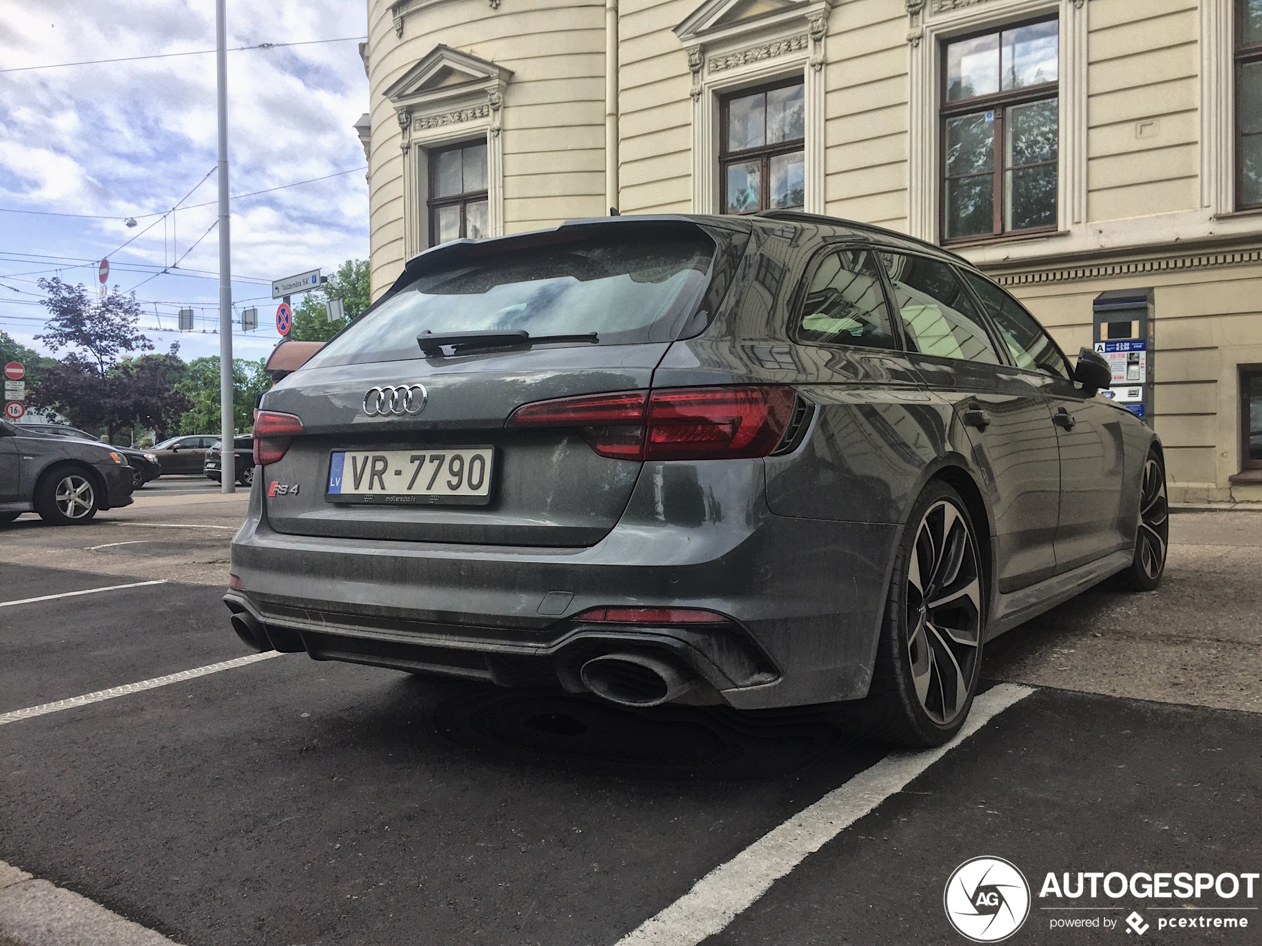 Audi RS4 Avant B9