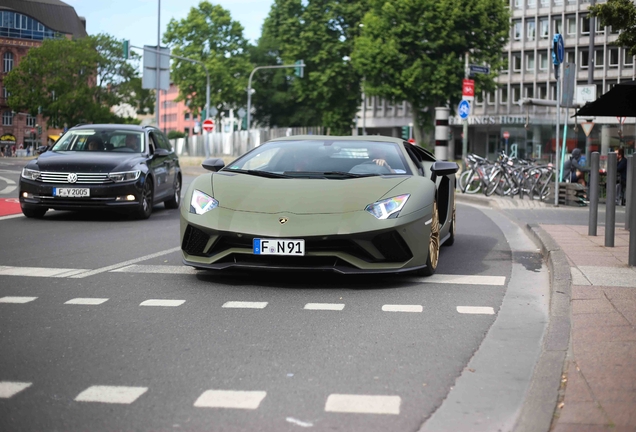 Lamborghini Aventador S LP740-4