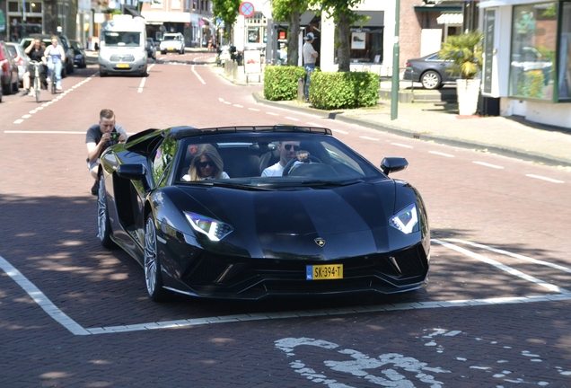 Lamborghini Aventador S LP740-4 Roadster