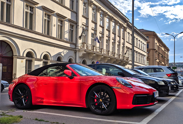 Porsche 992 Carrera 4S Cabriolet