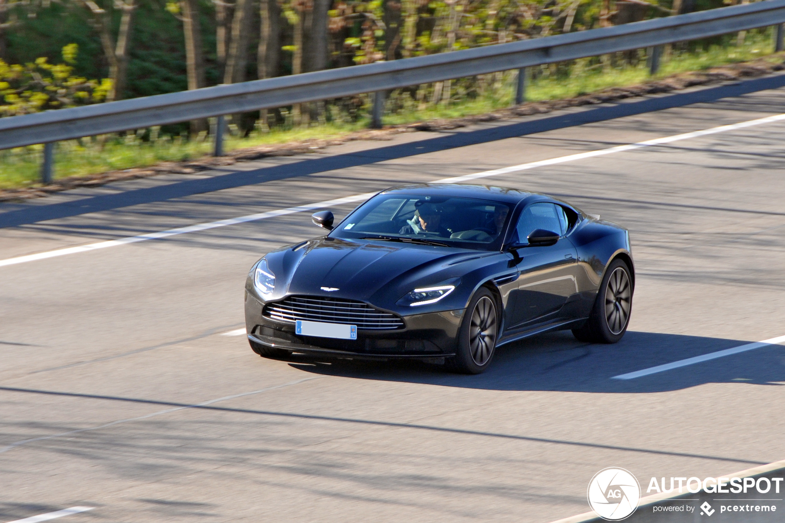 Aston Martin DB11 V8