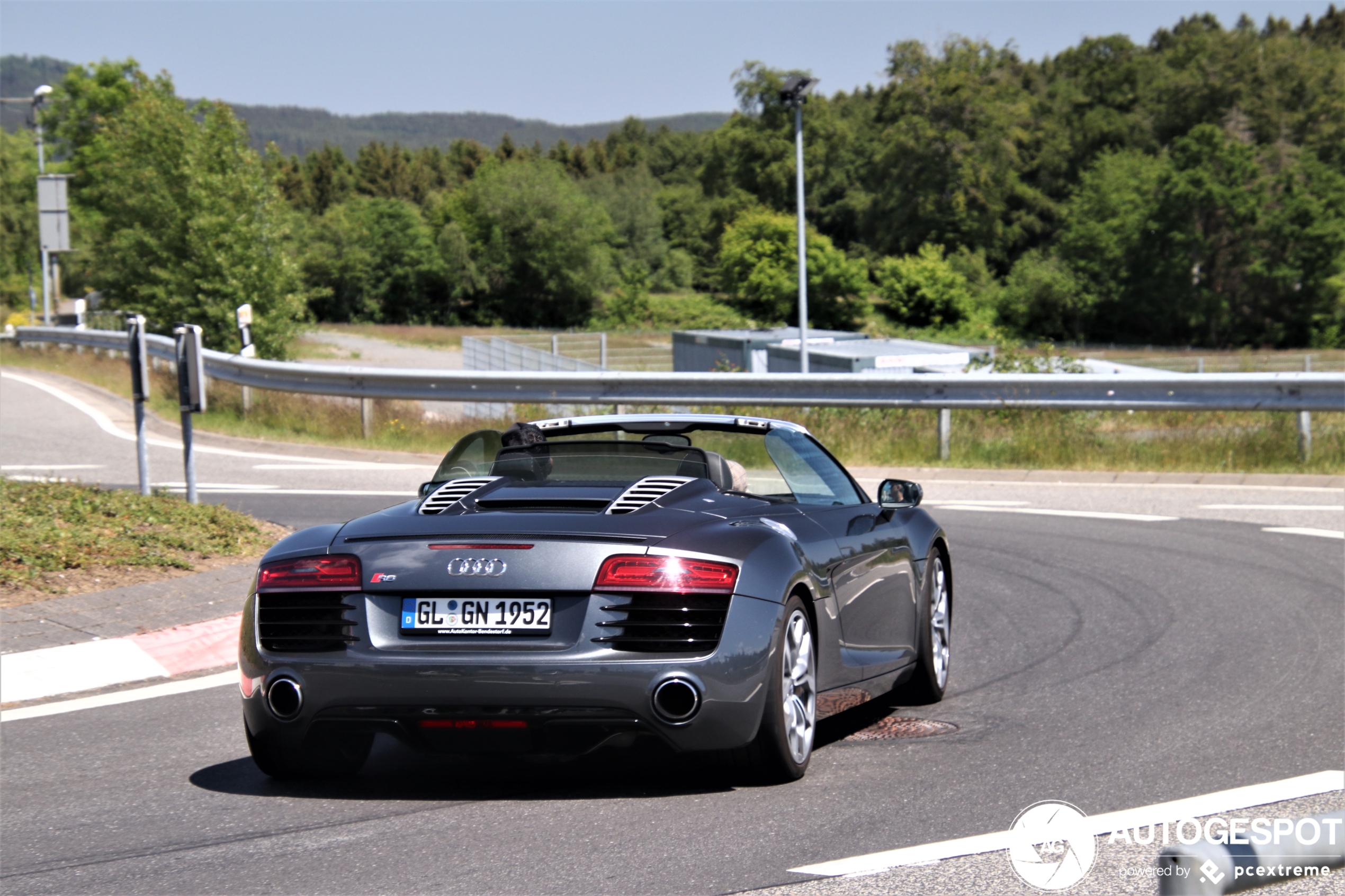 Audi R8 V8 Spyder 2013