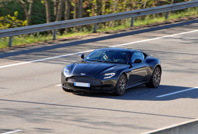 Aston Martin DB11 V8