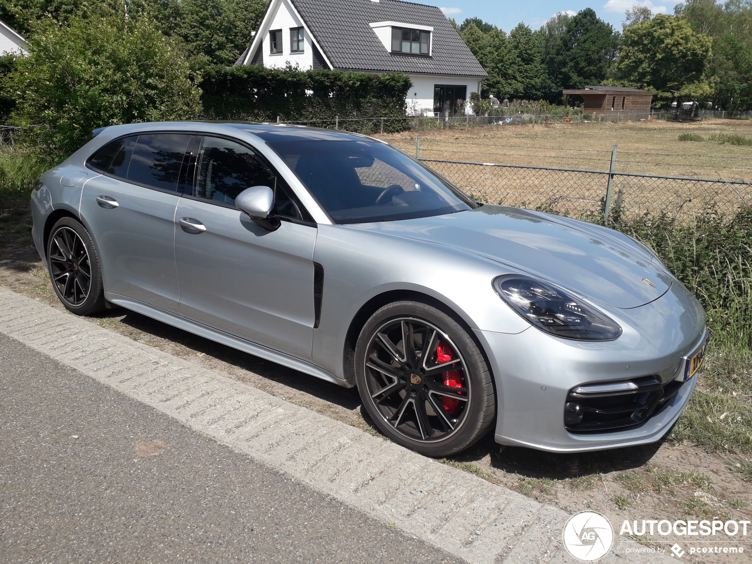 Porsche 971 Panamera GTS Sport Turismo