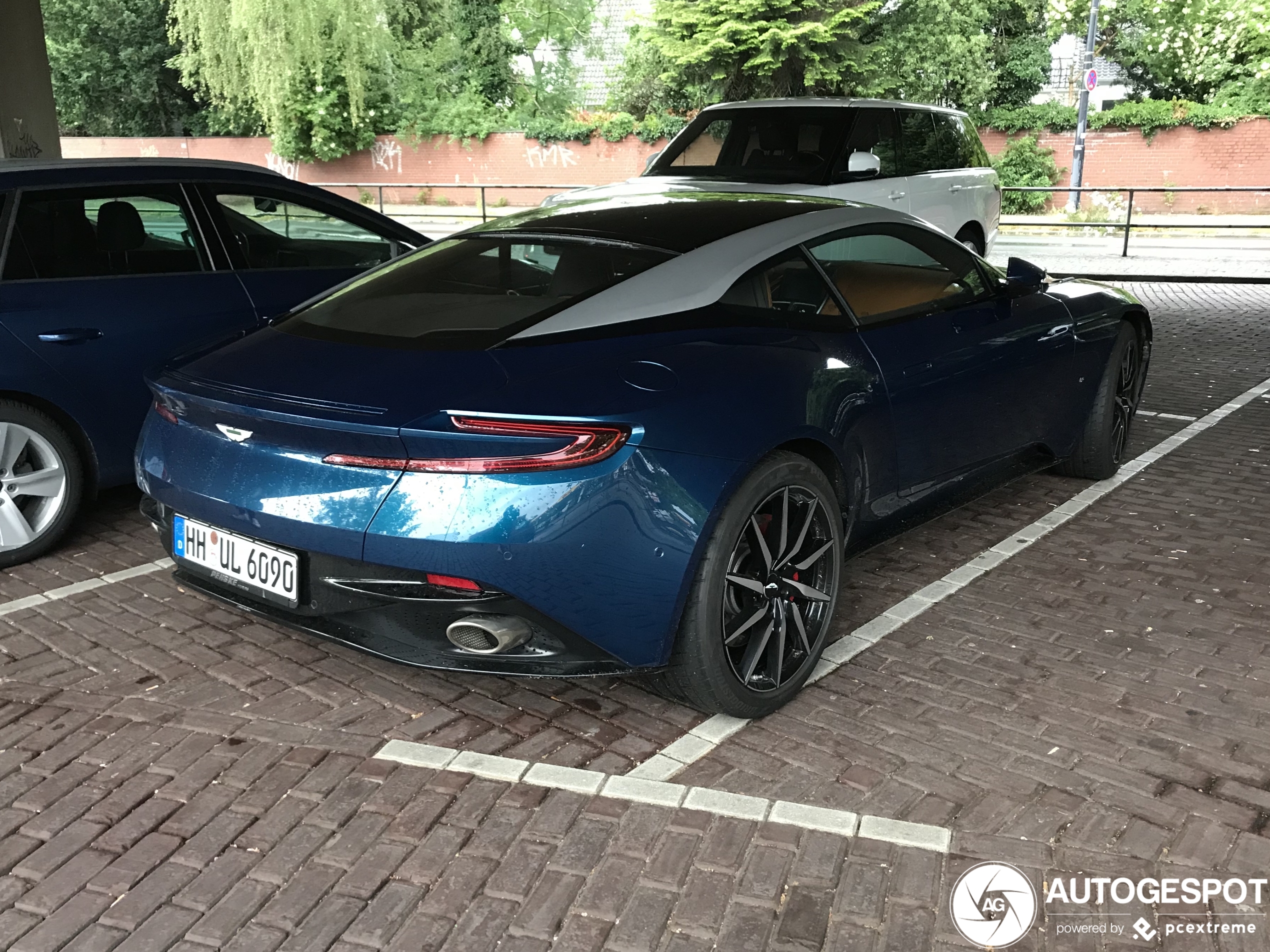 Aston Martin DB11