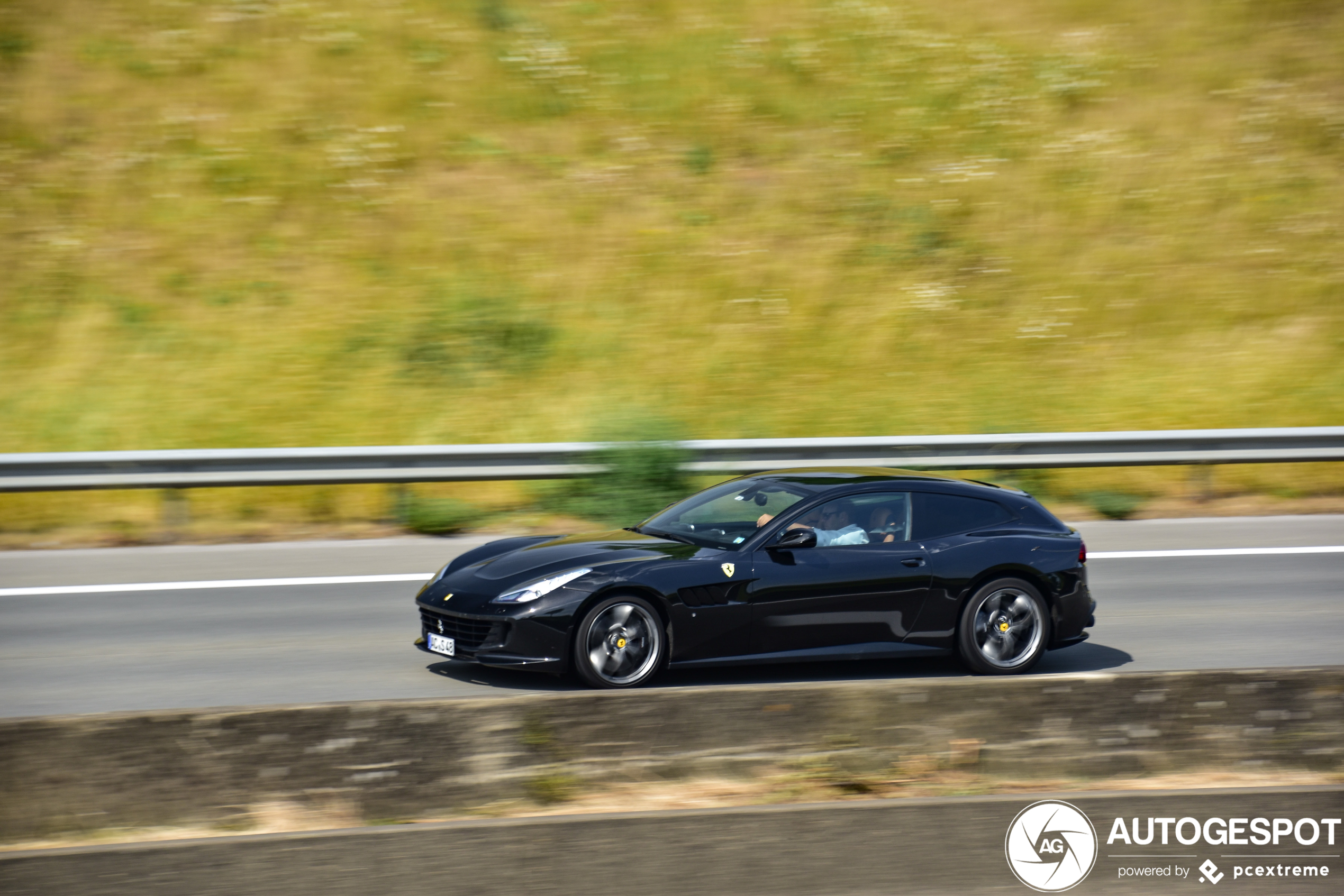 Ferrari GTC4Lusso T