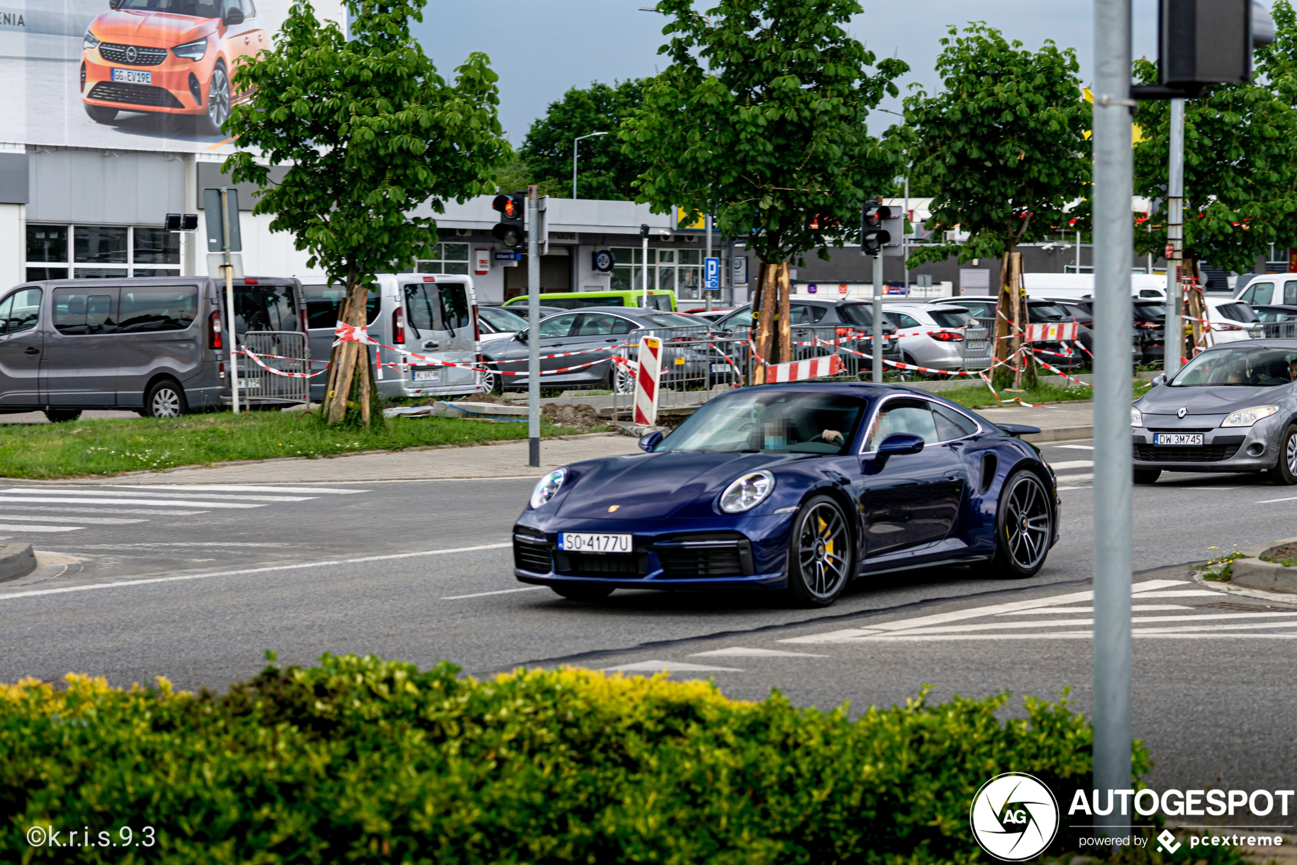 Gentiaanblauw op Porsche 992 Turbo S is best lekker!