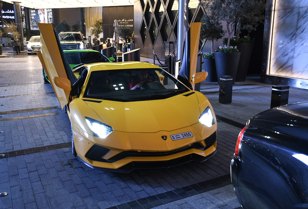 Lamborghini Aventador S LP740-4