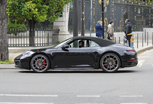 Porsche 992 Carrera 4S Cabriolet