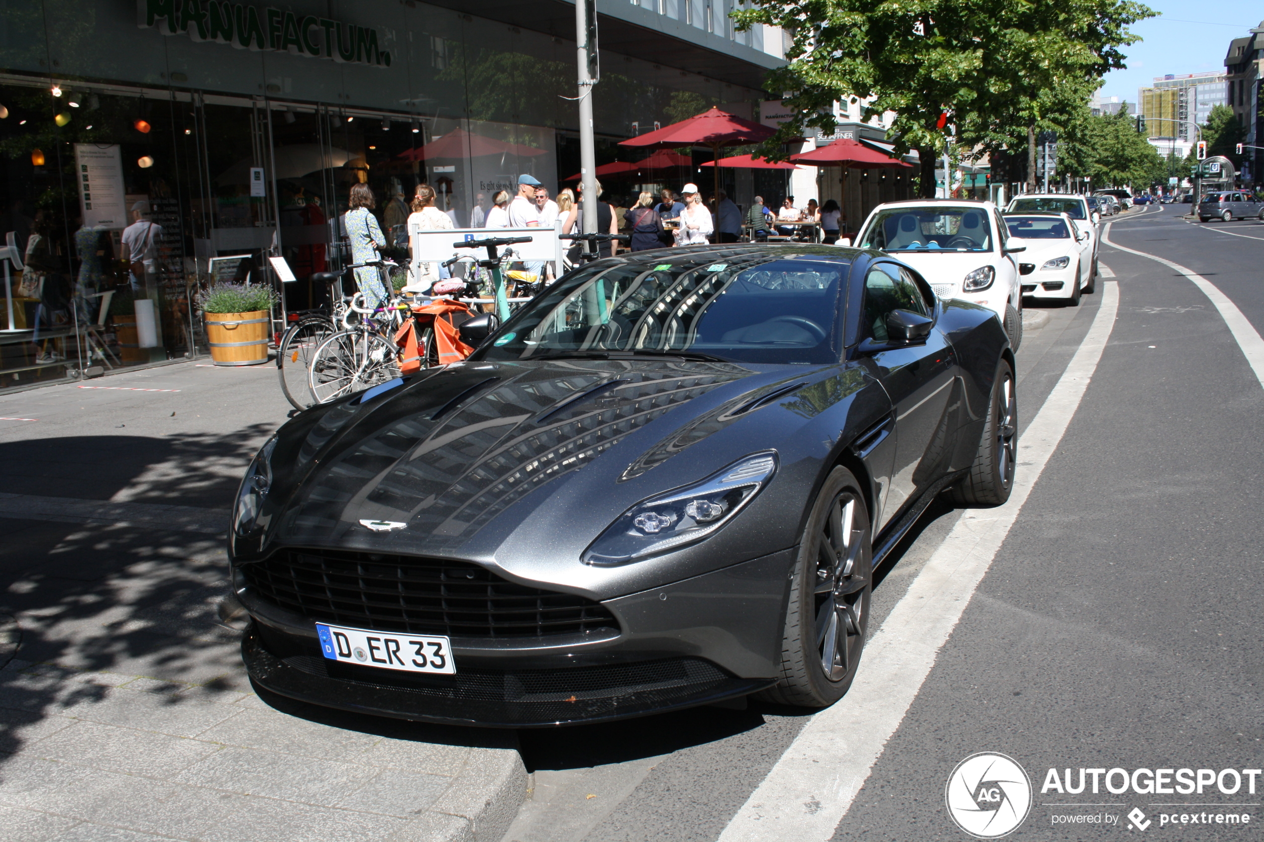 Aston Martin DB11