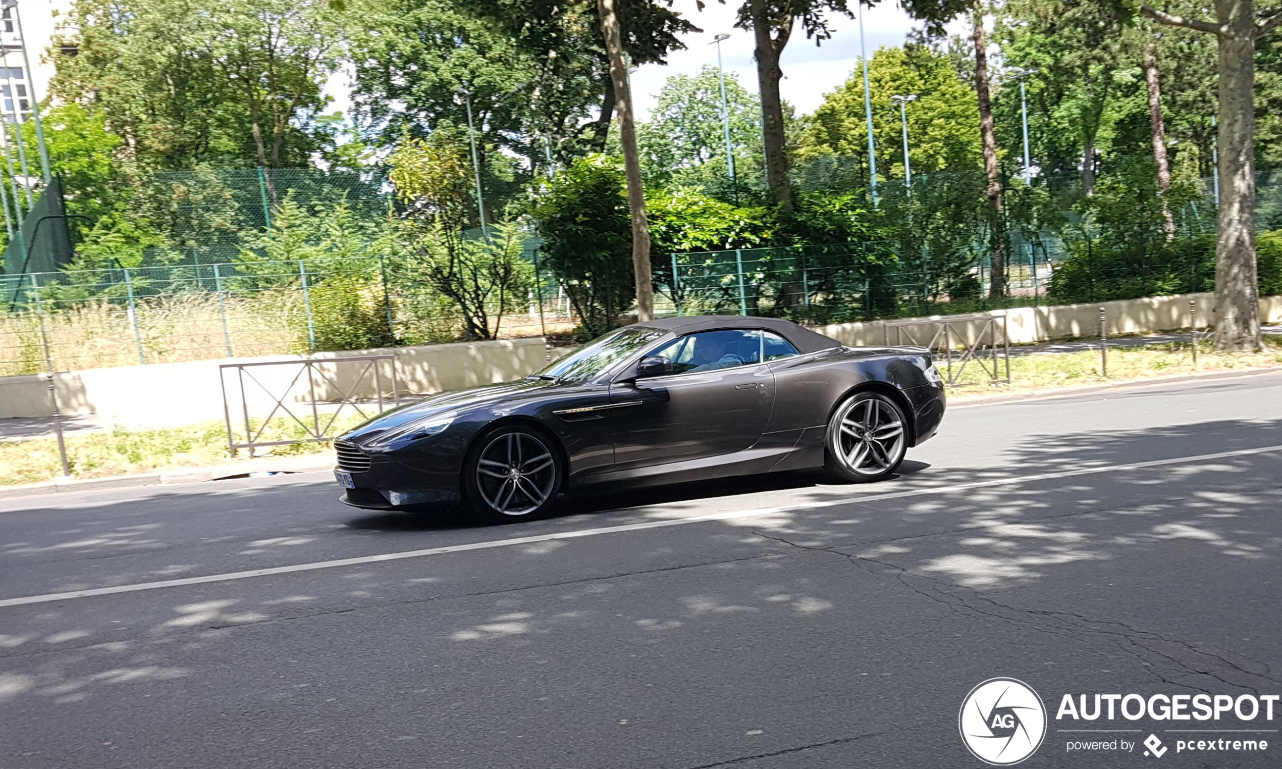 Aston Martin Virage Volante 2011