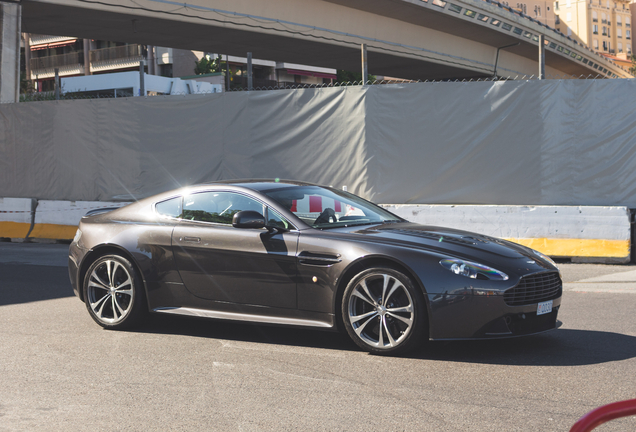 Aston Martin V12 Vantage