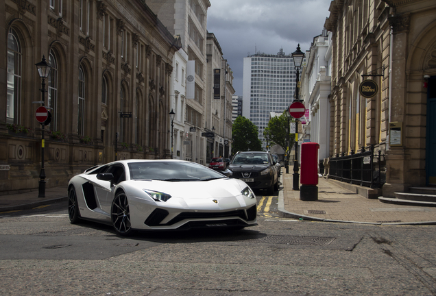 Lamborghini Aventador S LP740-4