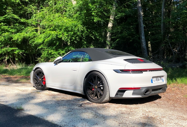 Porsche 992 Carrera 4S Cabriolet