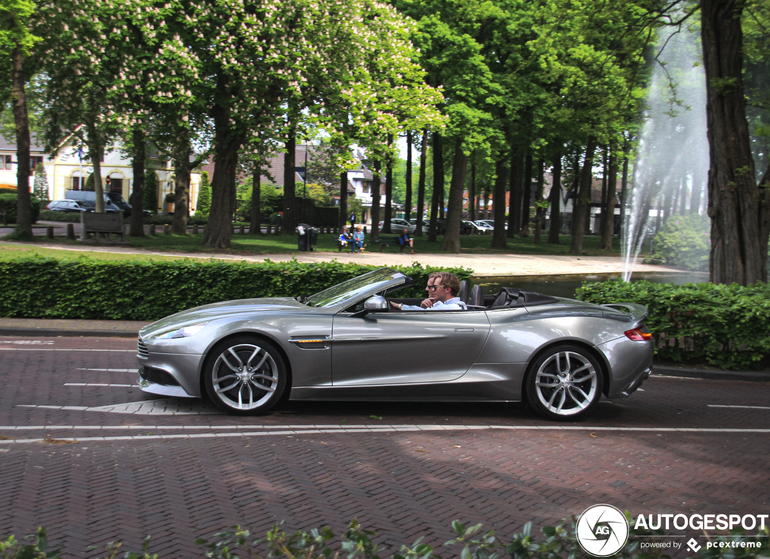 Aston Martin Vanquish Volante