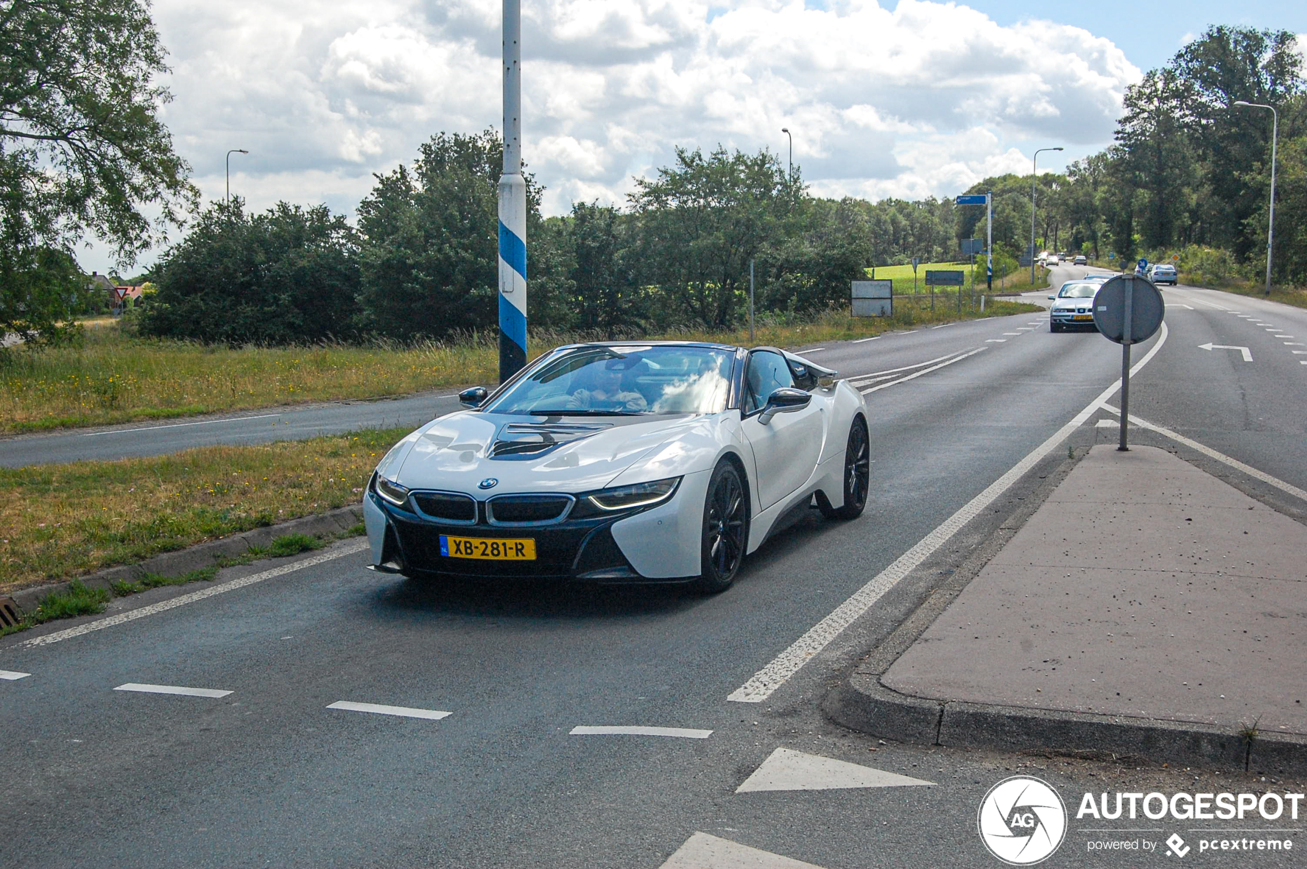 BMW i8 Roadster