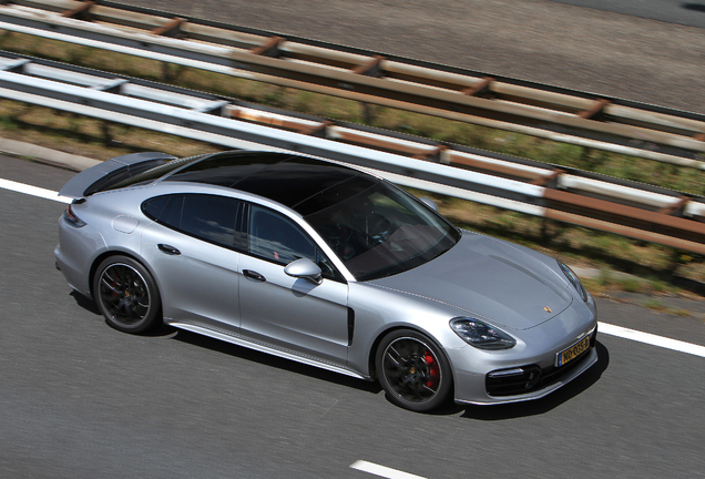 Porsche 971 Panamera Turbo