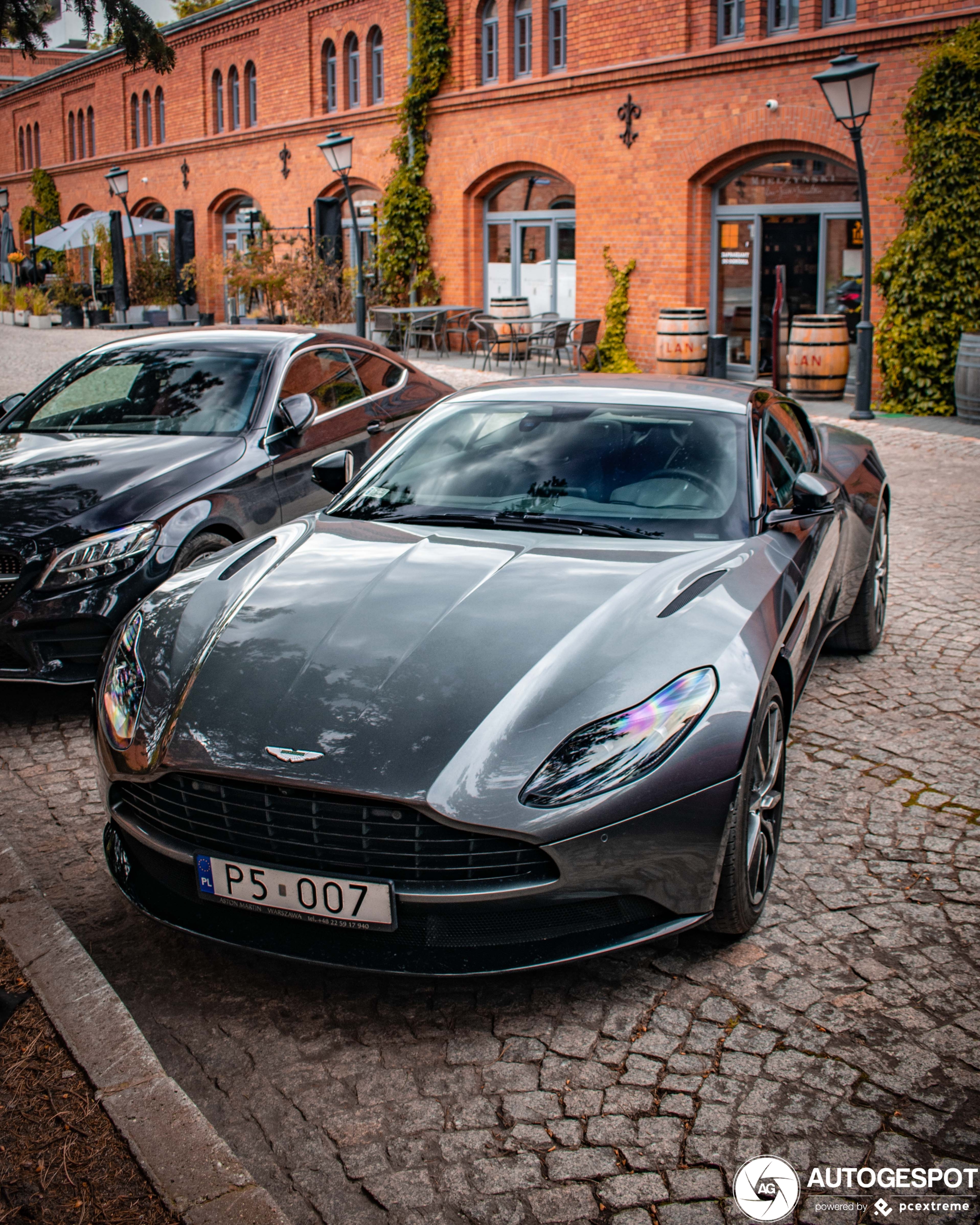 Aston Martin DB11 V8