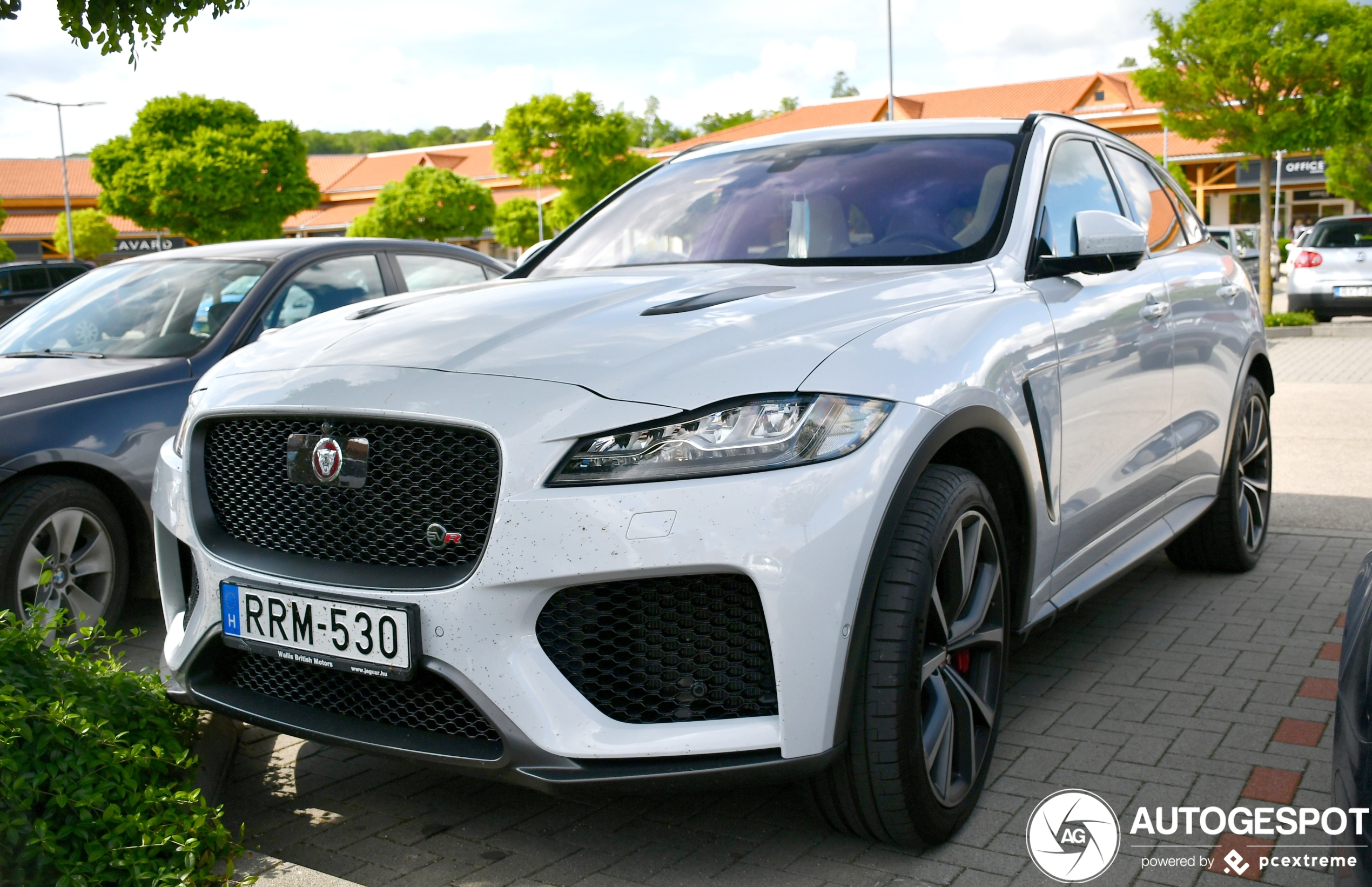 Jaguar F-PACE SVR