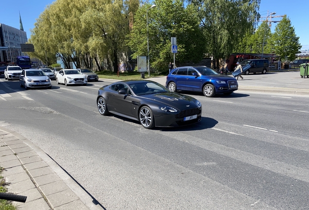 Aston Martin V12 Vantage