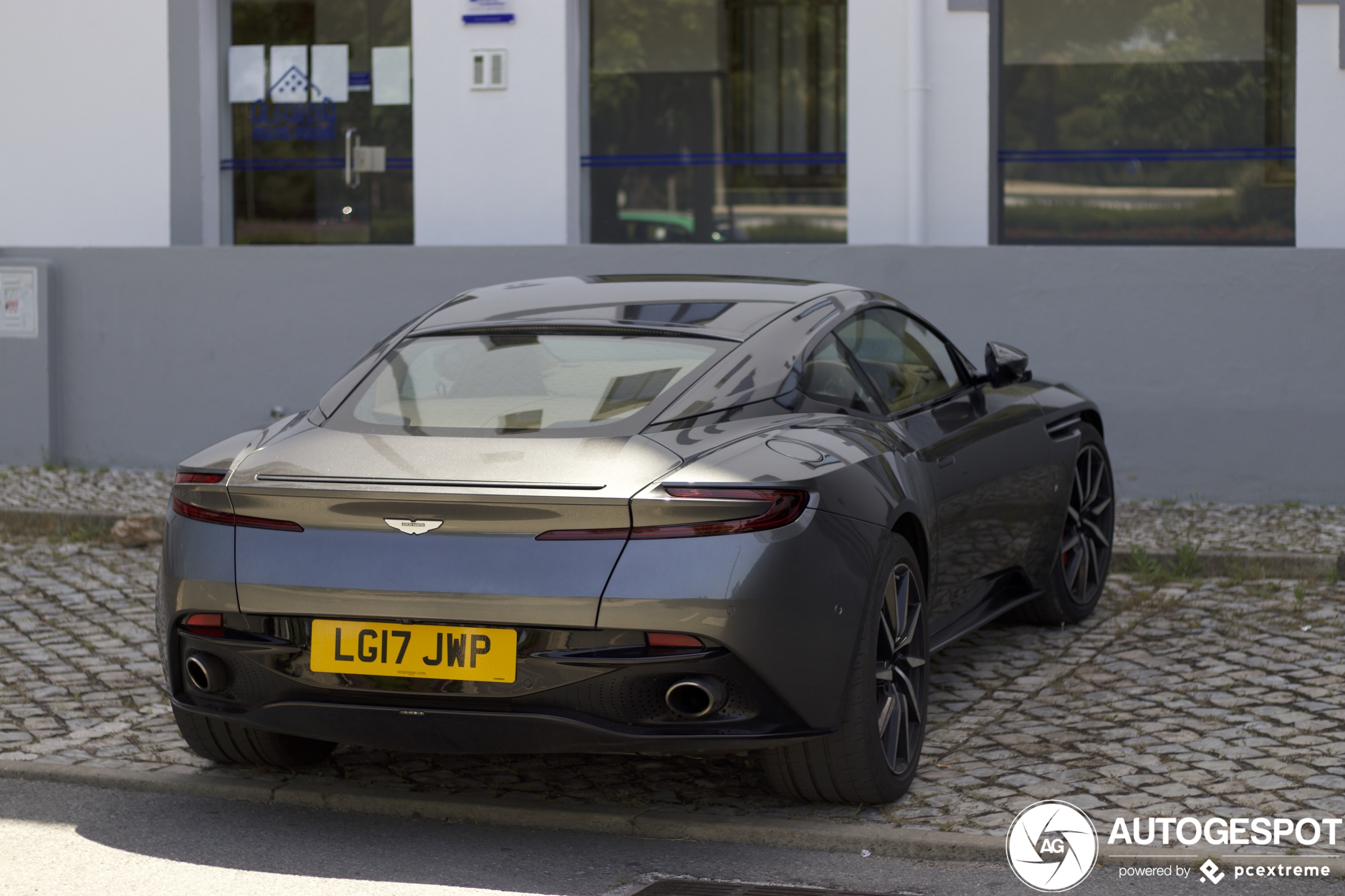 Aston Martin DB11