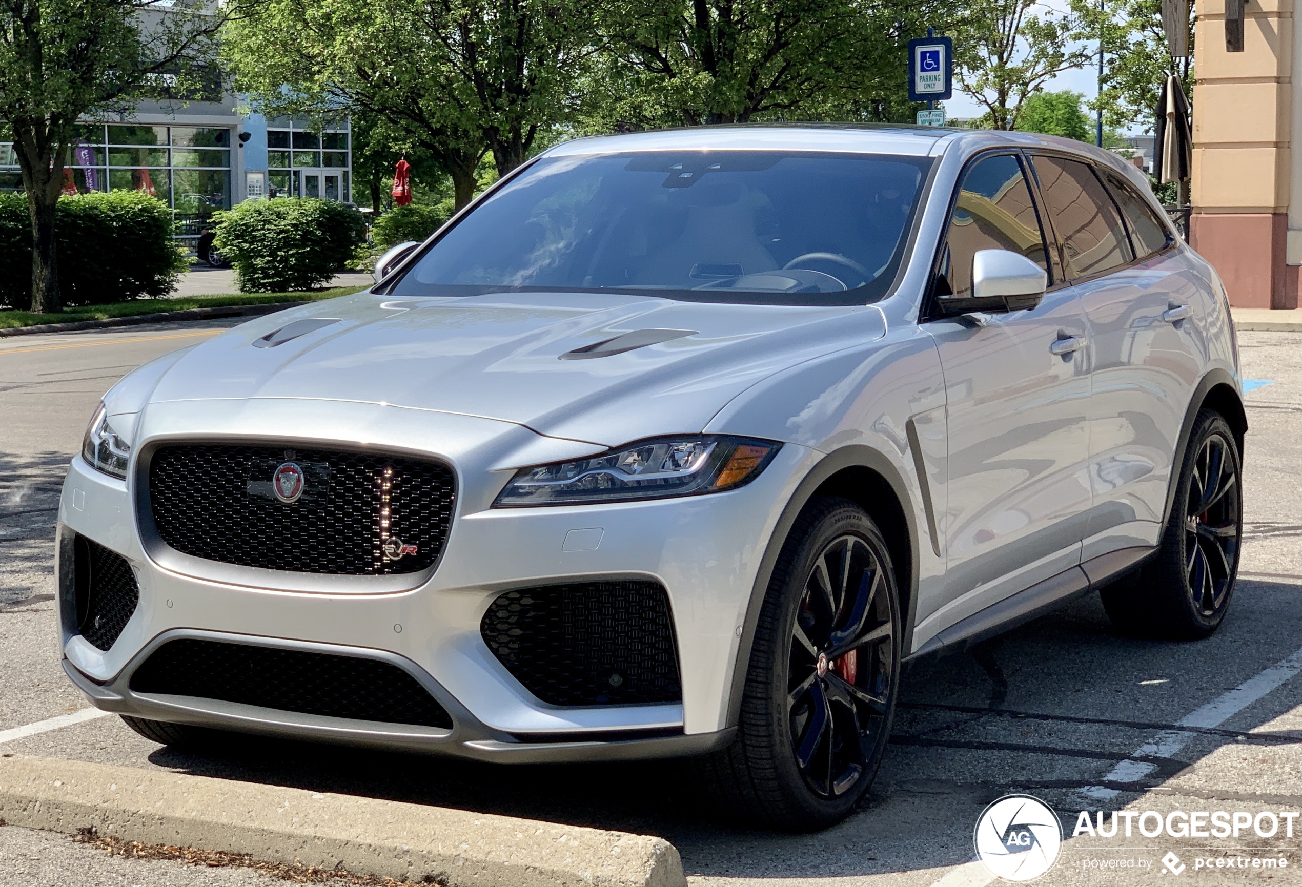 Jaguar F-PACE SVR