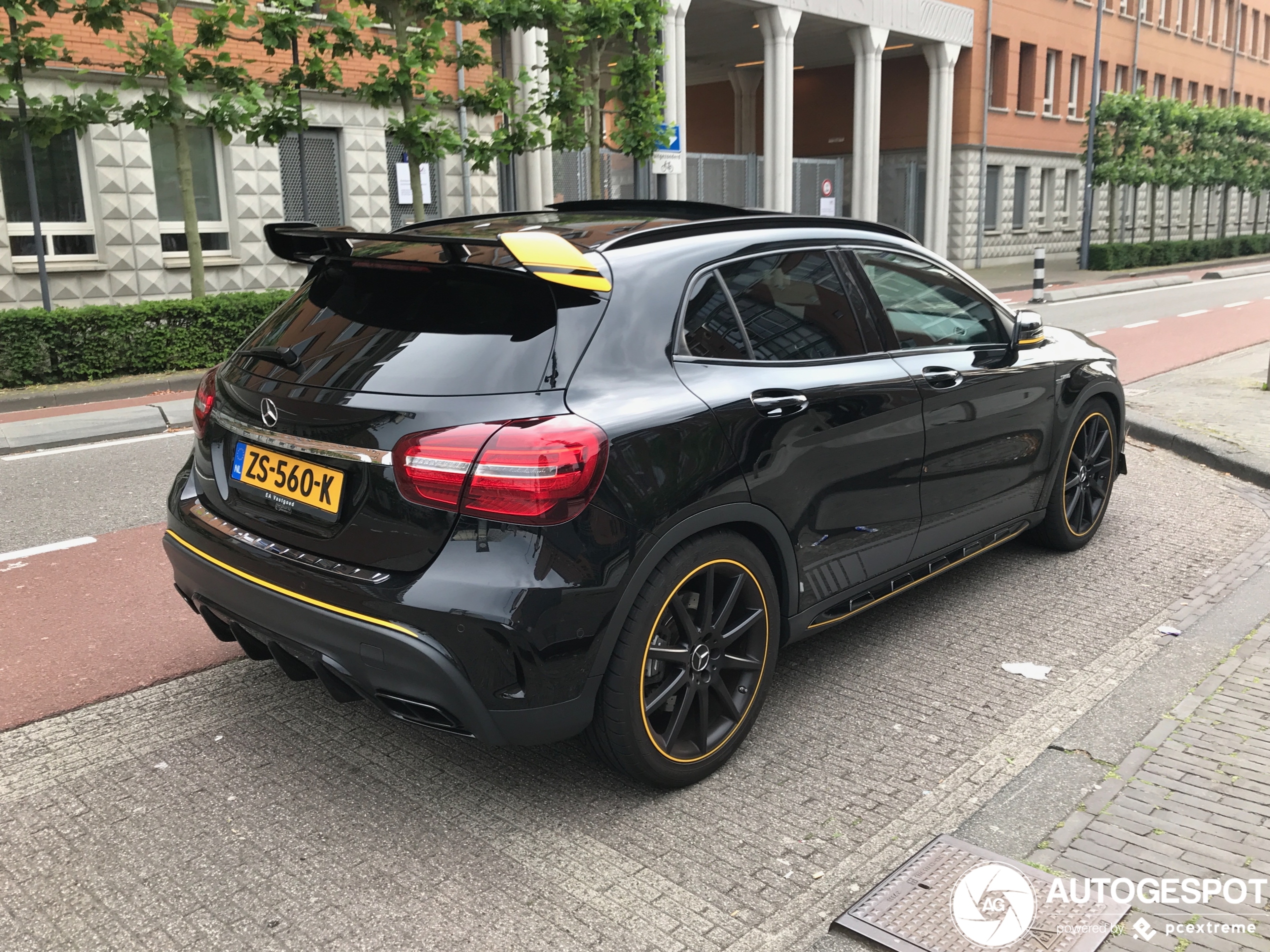 Mercedes-AMG GLA 45 X156 Yellow Night Edition