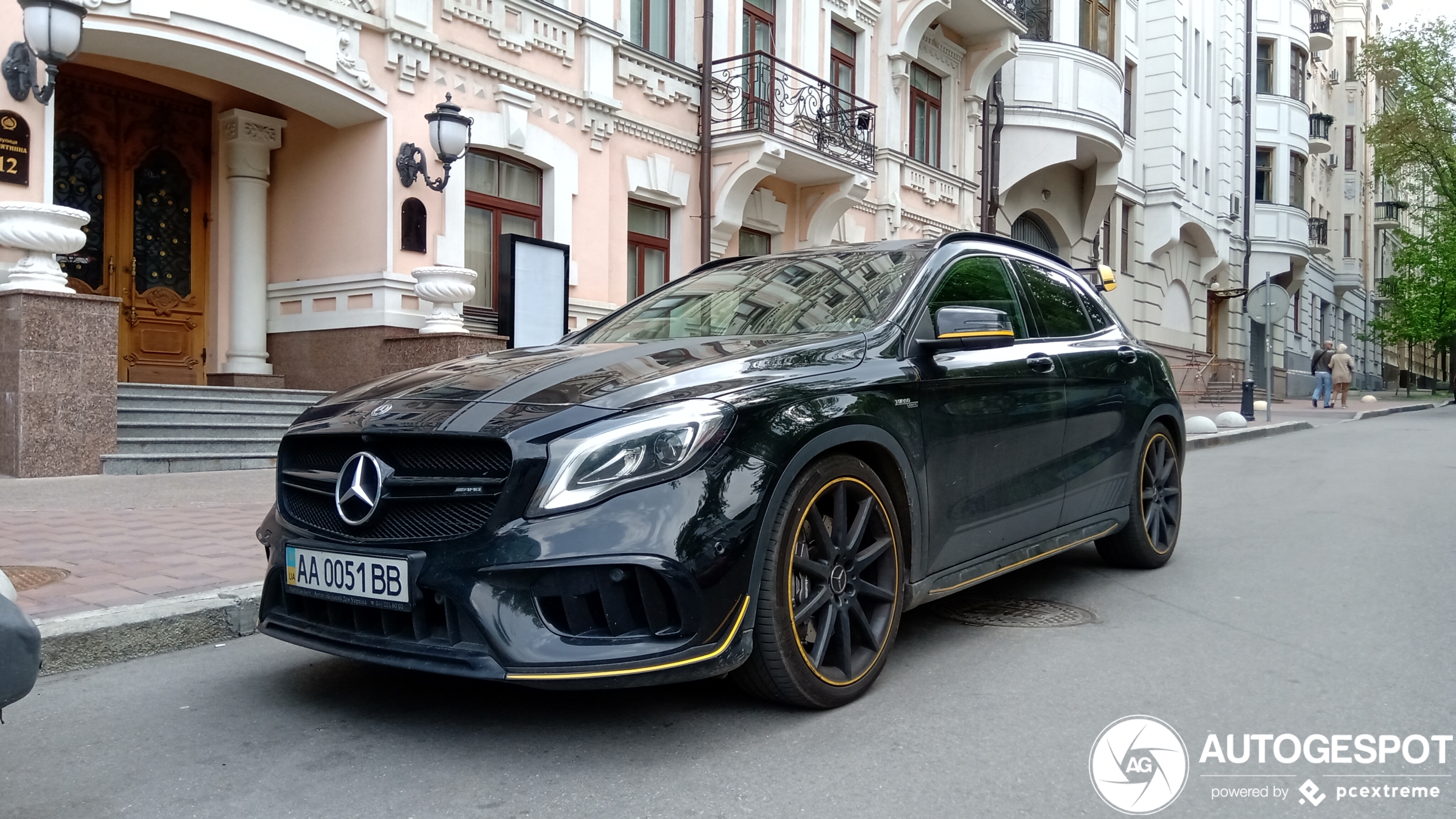 Mercedes-AMG GLA 45 X156 Yellow Night Edition