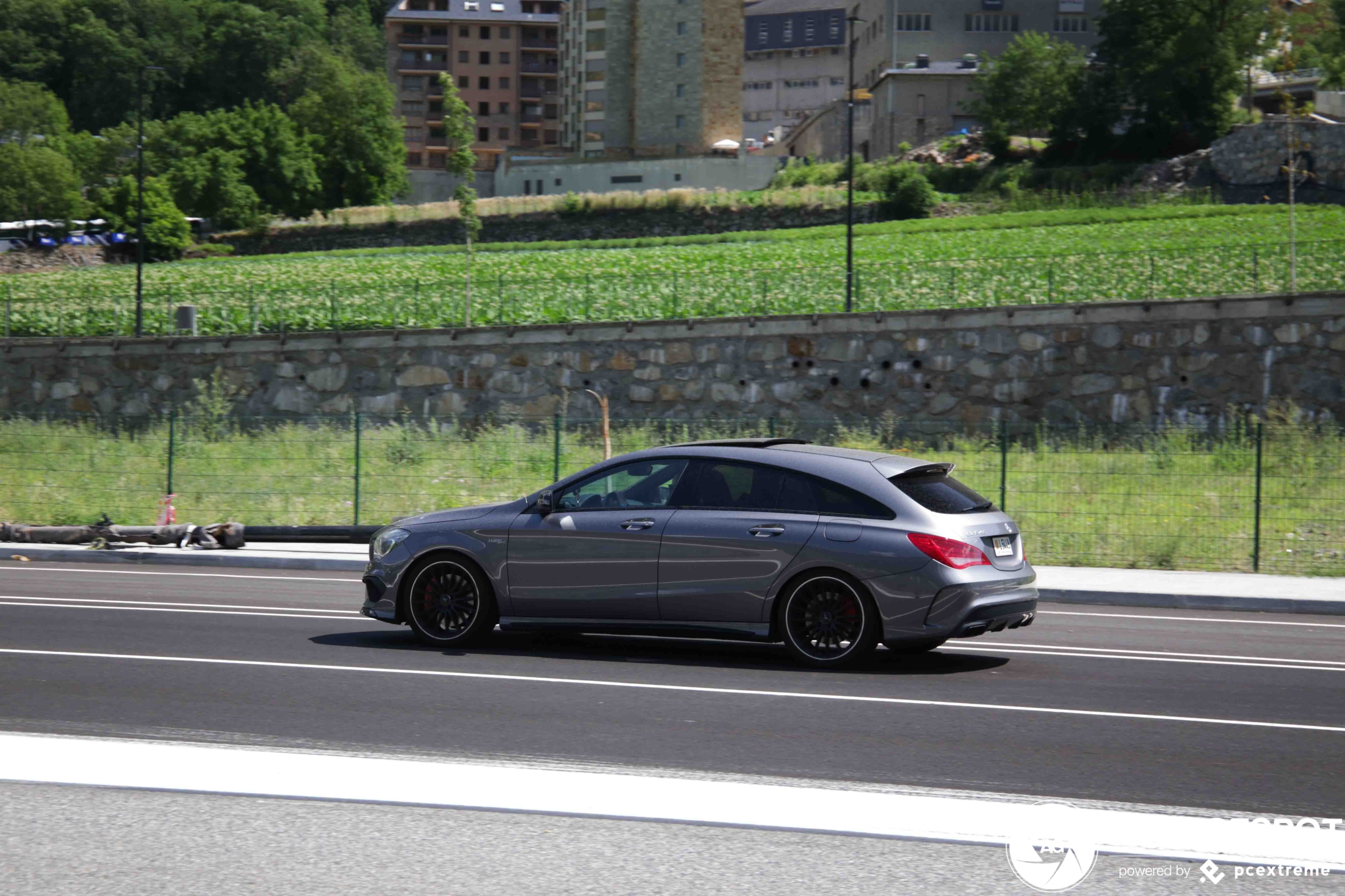 Mercedes-Benz CLA 45 AMG Shooting Brake