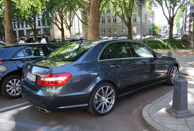 Mercedes-Benz E 63 AMG W212 V8 Biturbo