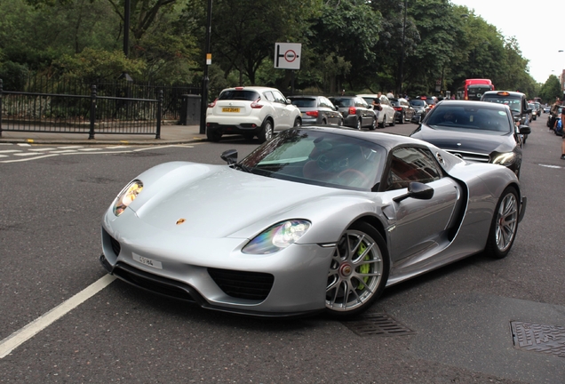 Porsche 918 Spyder Weissach Package