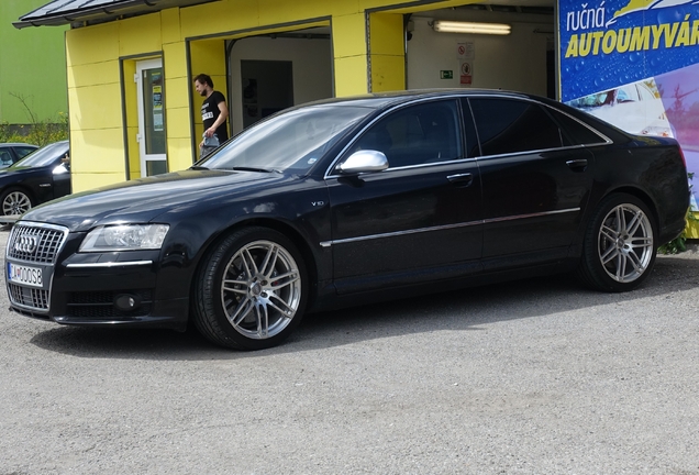 Audi S8 D3