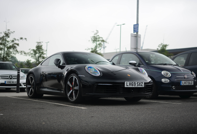 Porsche 992 Carrera 4S