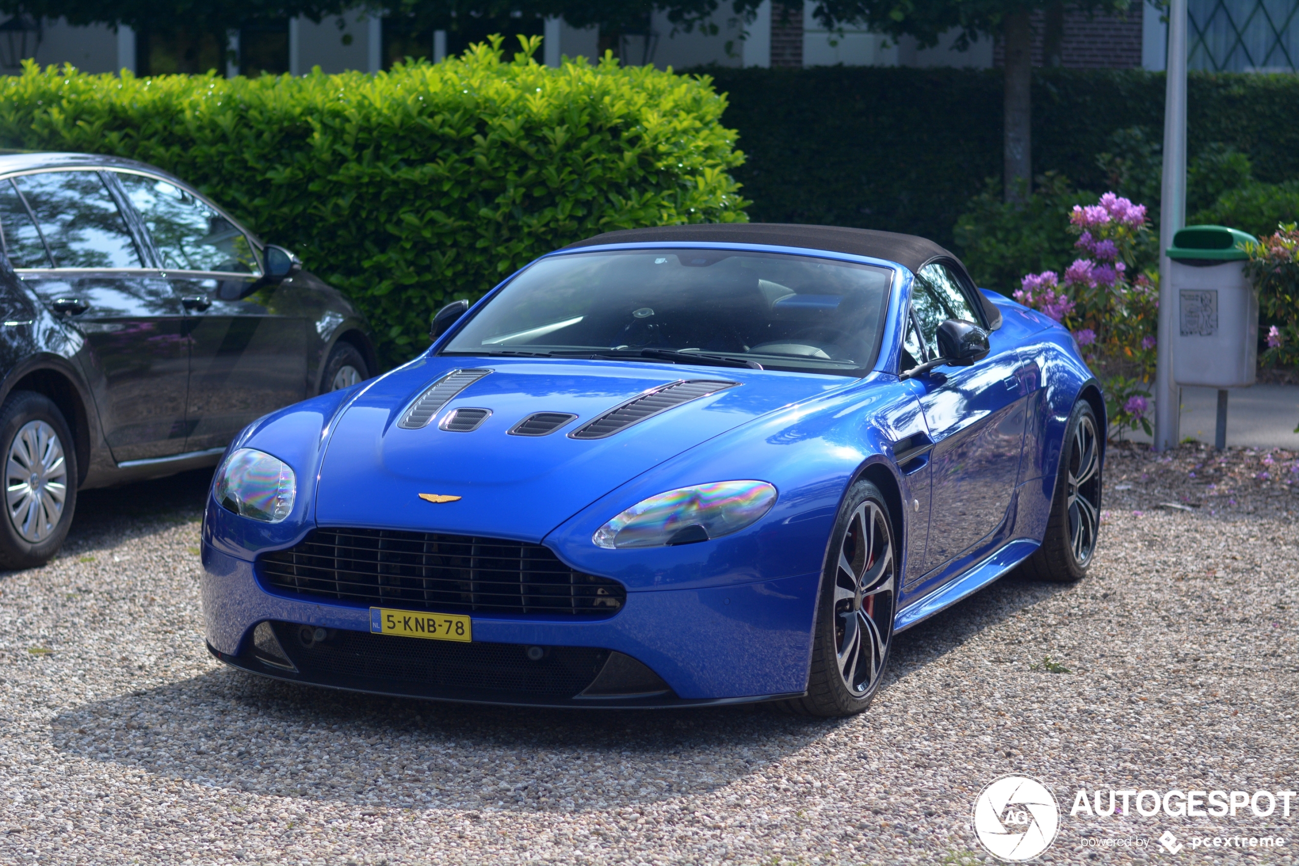 Aston Martin V12 Vantage Roadster