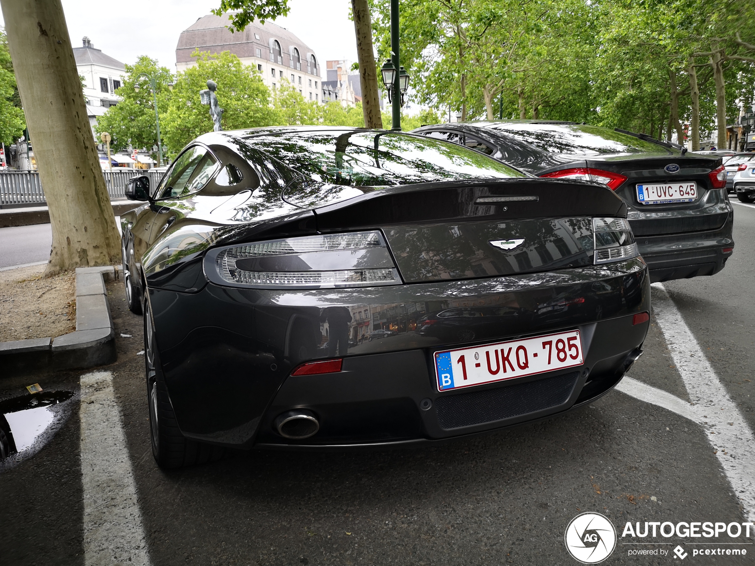 Aston Martin V8 Vantage 2012