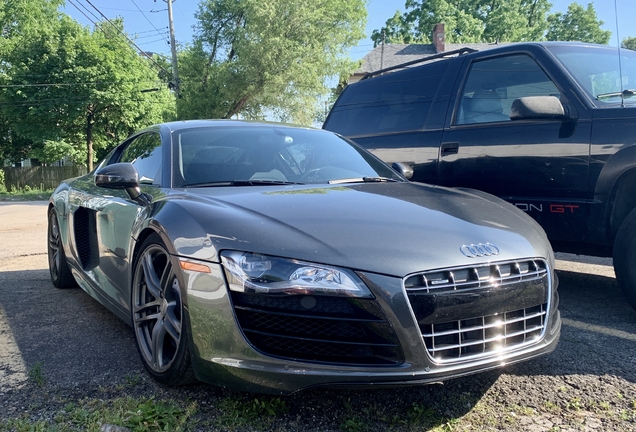 Audi R8 V10