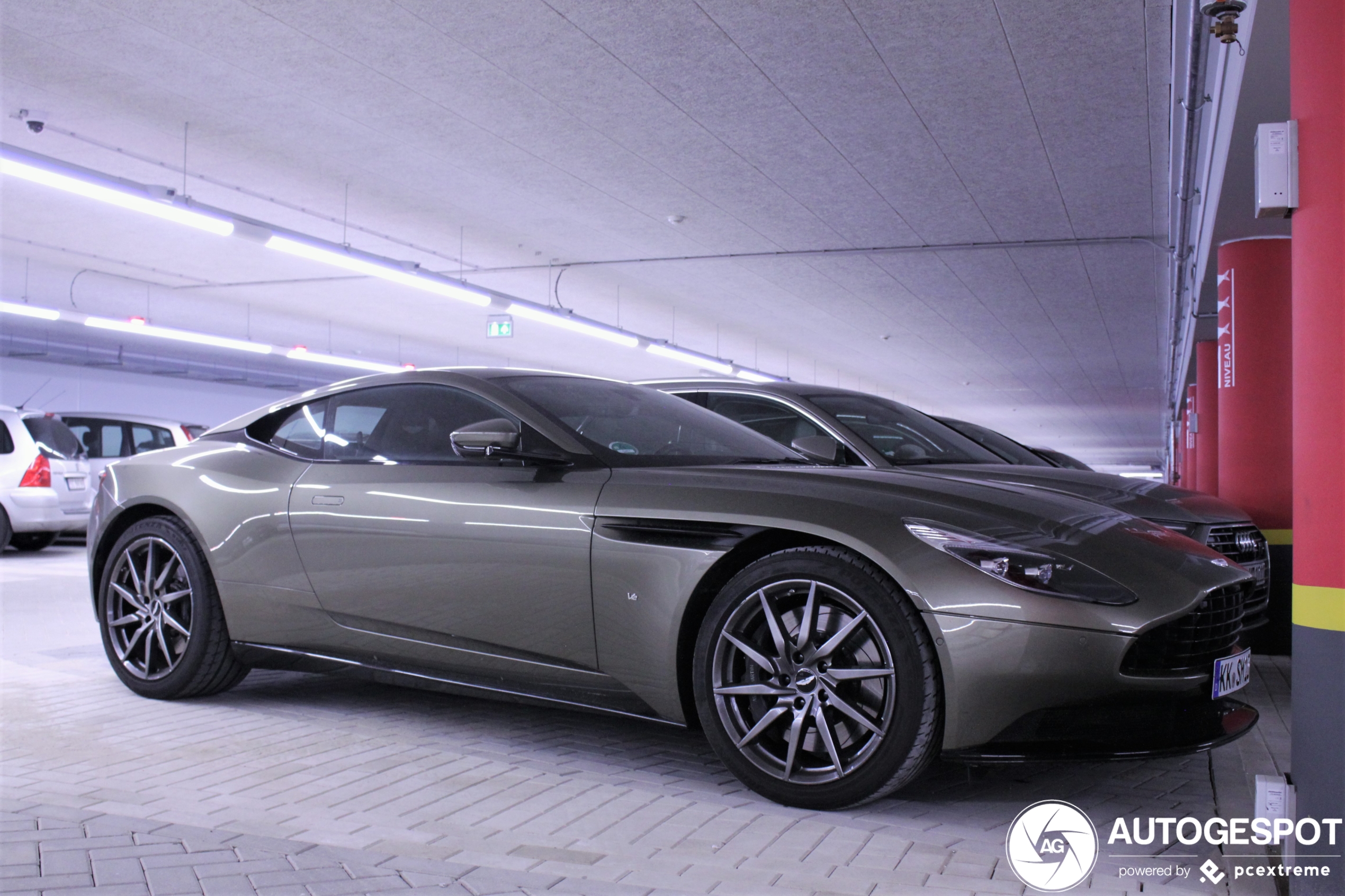 Aston Martin DB11