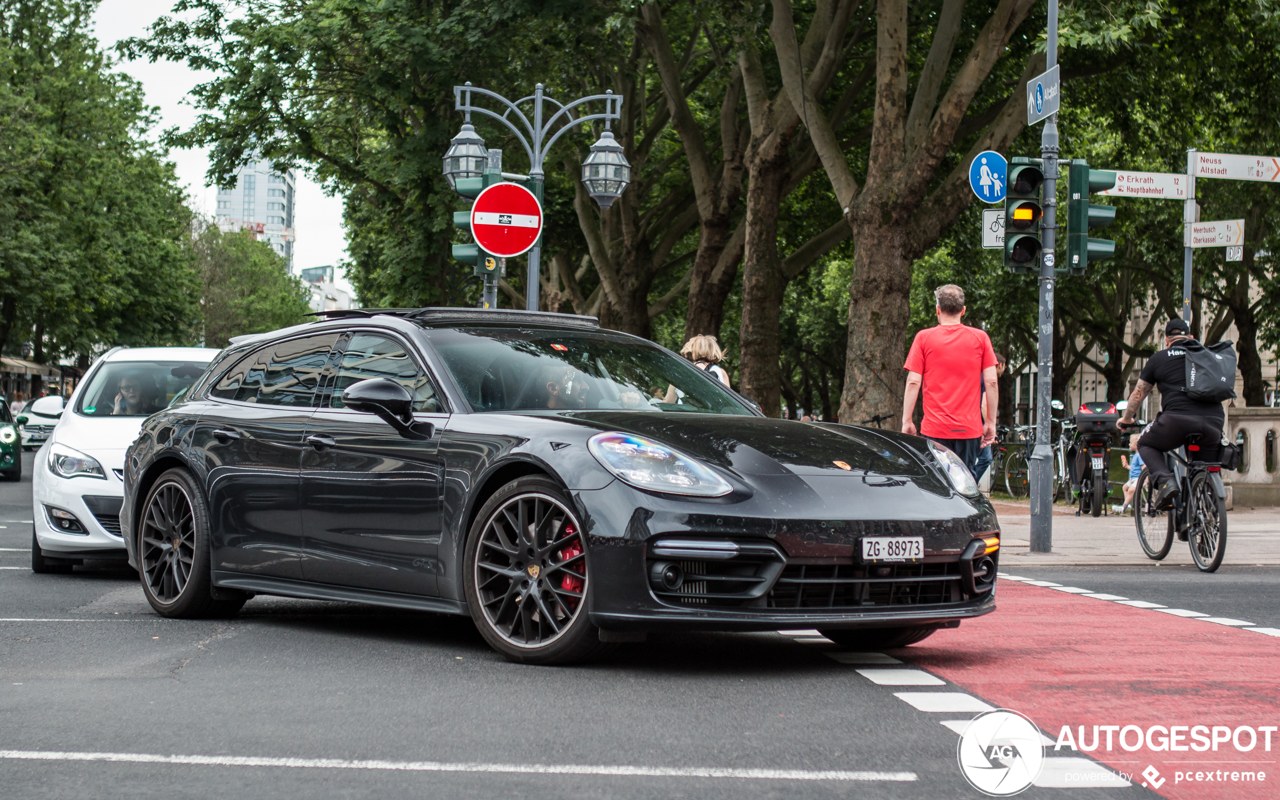 Porsche 971 Panamera GTS Sport Turismo